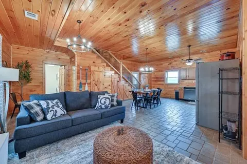Living - 369 Reynolds Rd, Bee Spring, KY 42207 photo 2 of 3