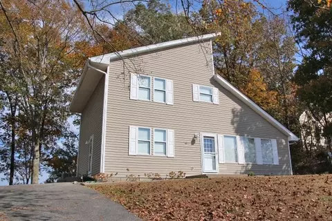 555 Lakeview Dr, Scottsville, KY 42164