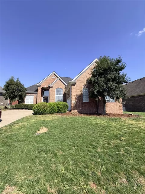 2718 Ashgate Dr, Bowling Green, KY 42104