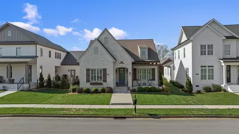 813 Commons Ln, Bowling Green, KY 42103