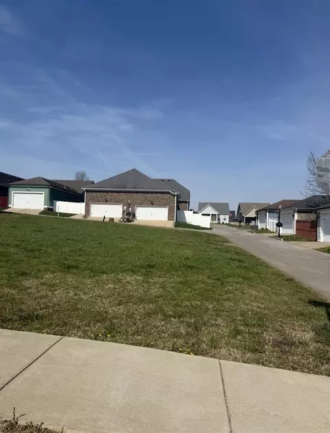 635 Continental Dr, Bowling Green, KY 42103