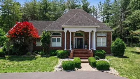 11 Whispering Pine Ln, Scottsville, KY 42164