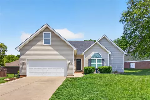 225 Moultrie Ct, Bowling Green, KY 42104