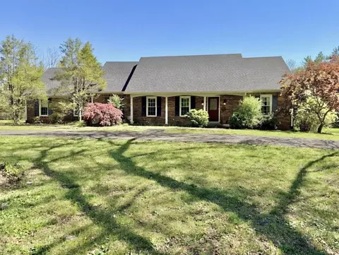 518 Drakesborough Dr, Bowling Green, KY 42103