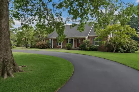 518 Drakesborough Dr, Bowling Green, KY 42103