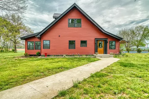 8729 Clarksville Rd, Russellville, KY 42276