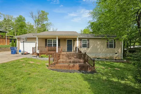 2044 Sugarwood Dr, Bowling Green, KY 42101
