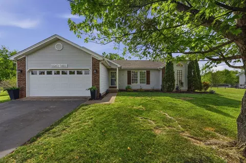 83 Schwarzkopf St, Bowling Green, KY 42104
