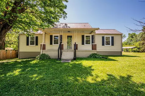 101 E 3rd St, Park City, KY 42160