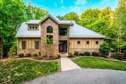 700 Yates Lake Dr, Scottsville, KY 42164