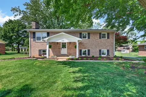 1709 Lennox Way, Bowling Green, KY 42104