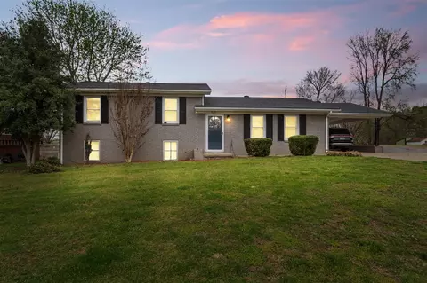 525 Charles St, Central City, KY 42330