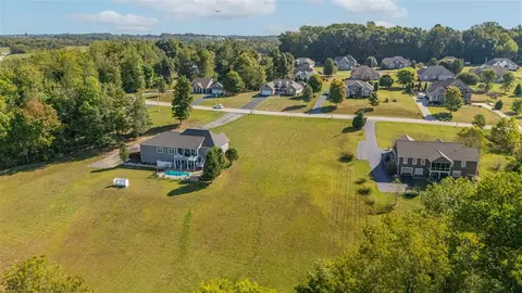 726 Megan Ln, Glasgow, KY 42141