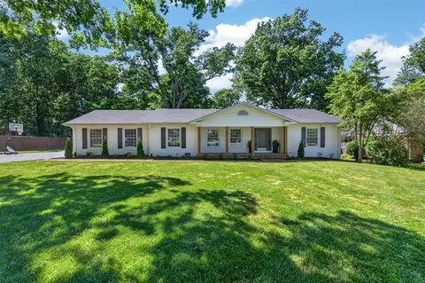 2127 Sycamore Dr, Bowling Green, KY 42104