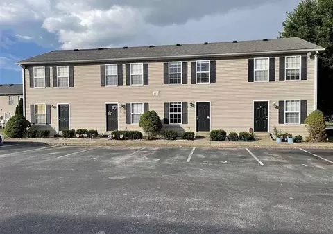 370 Kenlee Cir, Bowling Green, KY 42103