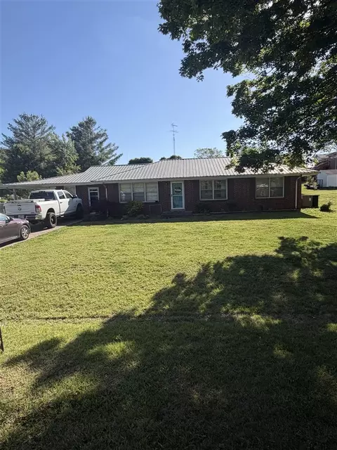 177 Cherokee Dr, Scottsville, KY 42164