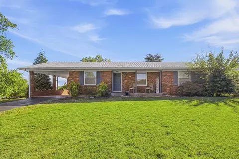 1204 Greenview Dr, Cave City, KY 42127
