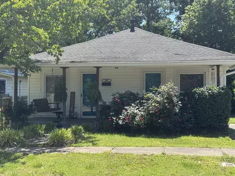 104 S 8th St, Central City, KY 42330