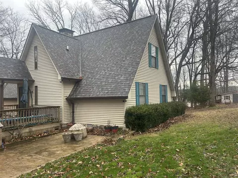 860 Riverview Dr, Scottsville, KY 42164