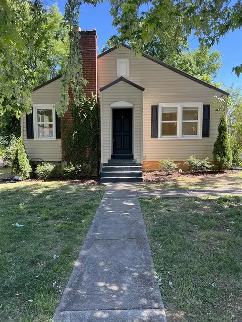 906 Kenton St, Bowling Green, KY 42101