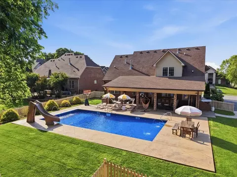 1108 Hunters Pointe Ln, Bowling Green, KY 42104