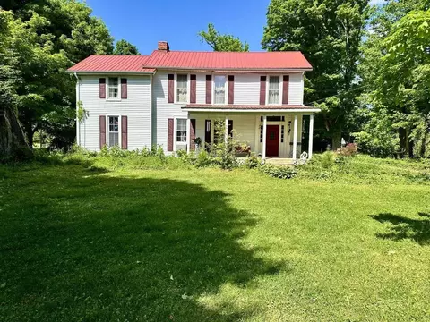 218 Mammoth Cave St, Cave City, KY 42127