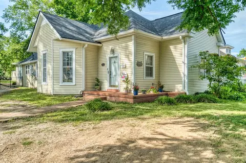 423 W 9th St, Russellville, KY 42276