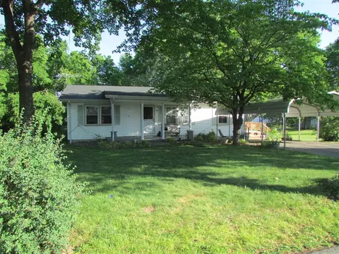 817 N 4th St, Scottsville, KY 42164