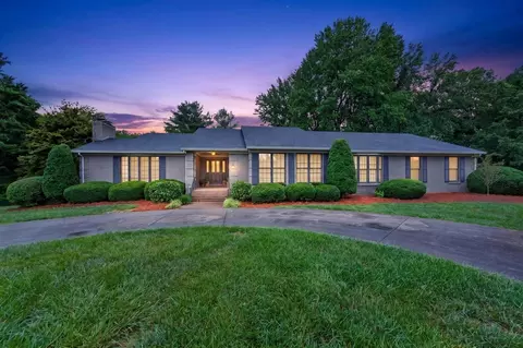 635 Scottsborough Cir, Bowling Green, KY 42103