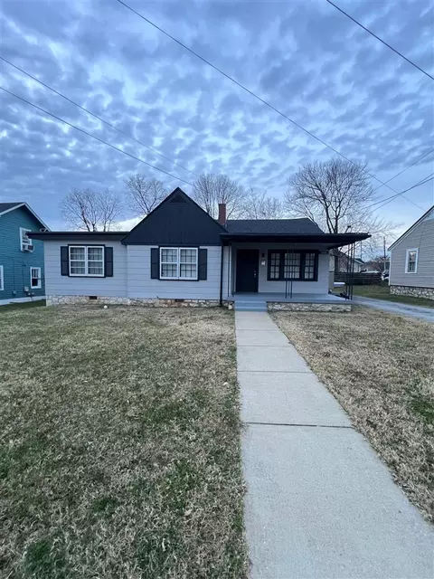 1305 Nutwood St, Bowling Green, KY 42104