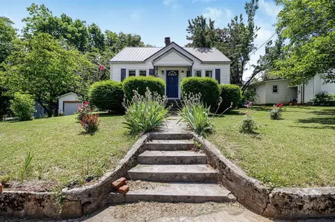 403 E Main St, Horse Cave, KY 42749