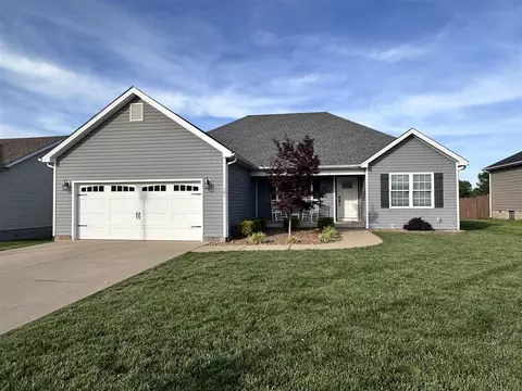 381 Red Elm Ln, Bowling Green, KY 42101