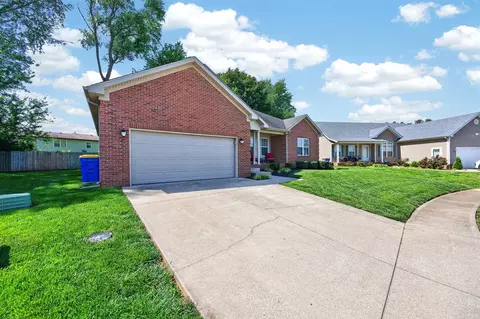2748 Pointe Ct, Bowling Green, KY 42104