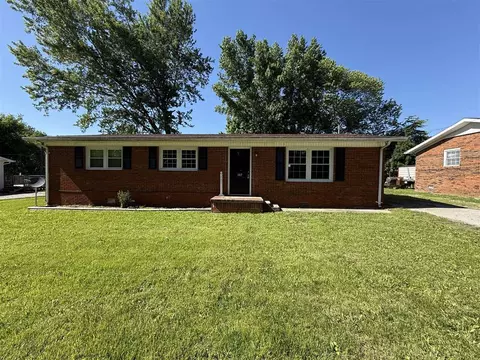 107 Sycamore St, Morgantown, KY 42261