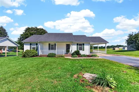 90 Ayers Ln, Scottsville, KY 42164