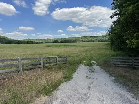 8 L And North Turnpike Road, Horse Cave, KY 42749