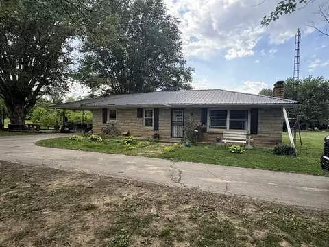 1959 Ray Houchin Rd, Smiths Grove, KY 42171