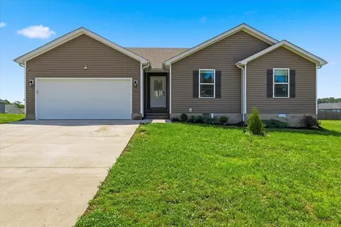 460 Lansing Ln, Bowling Green, KY 42101