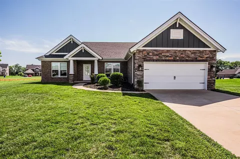 1236 Saddlebred Ln, Bowling Green, KY 42104
