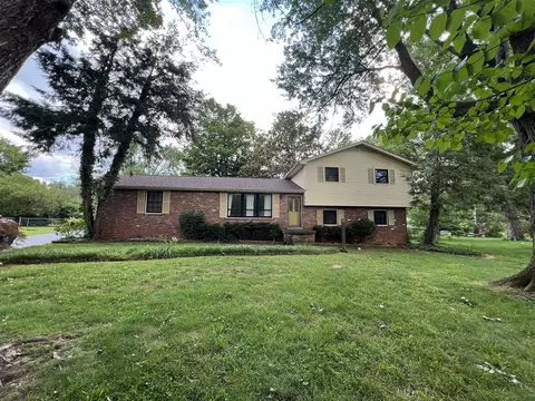 2707 Kiwanis Ct, Bowling Green, KY 42104