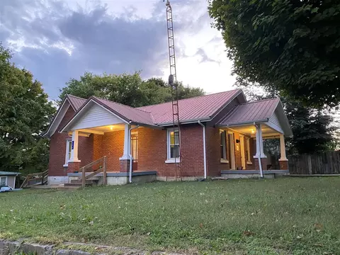 126 E Oak St, Scottsville, KY 42164
