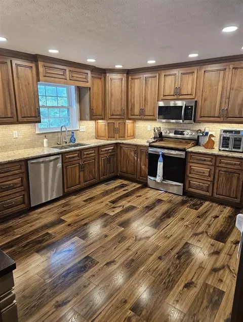 1341 Lyons Rd, Tompkinsville, KY 42167