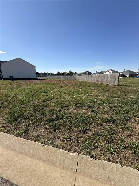 584 Yulan Cir, Bowling Green, KY 42104