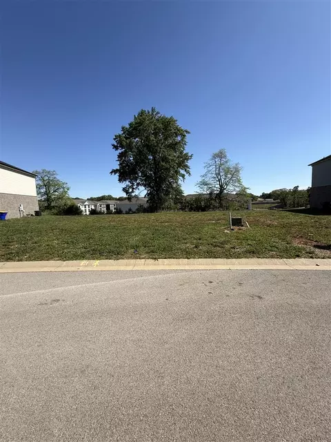 581 Yulan Cir, Bowling Green, KY 42104