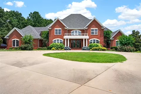 8408 Cemetery Rd, Bowling Green, KY 42103