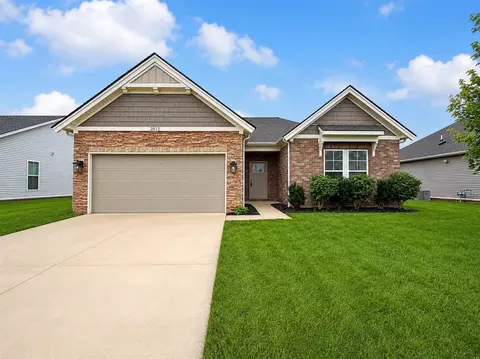 2812 Brahman Cir, Bowling Green, KY 42104