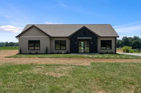1610 J W York Rd, Scottsville, KY 42164
