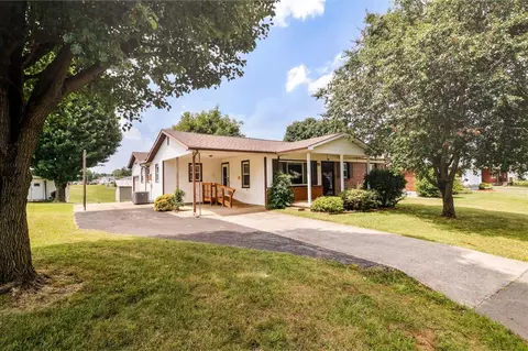 608 Doris Ave, Cave City, KY 42127