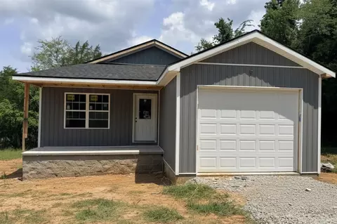 911 E 2nd St, Russellville, KY 42276