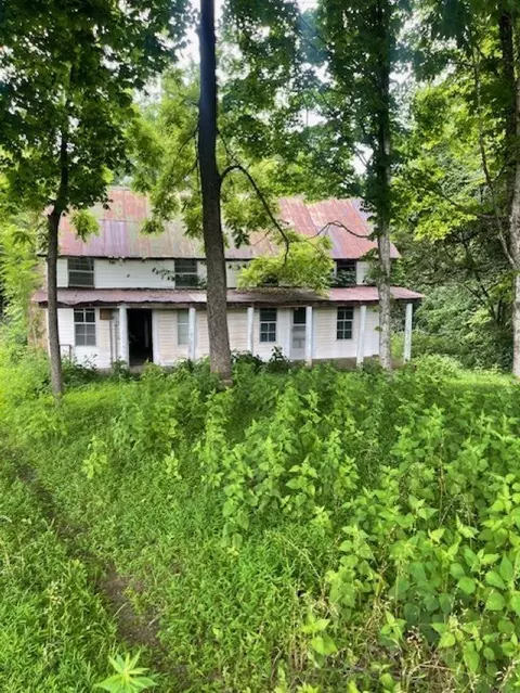 10827 Celina Rd, Burkesville, KY 42717